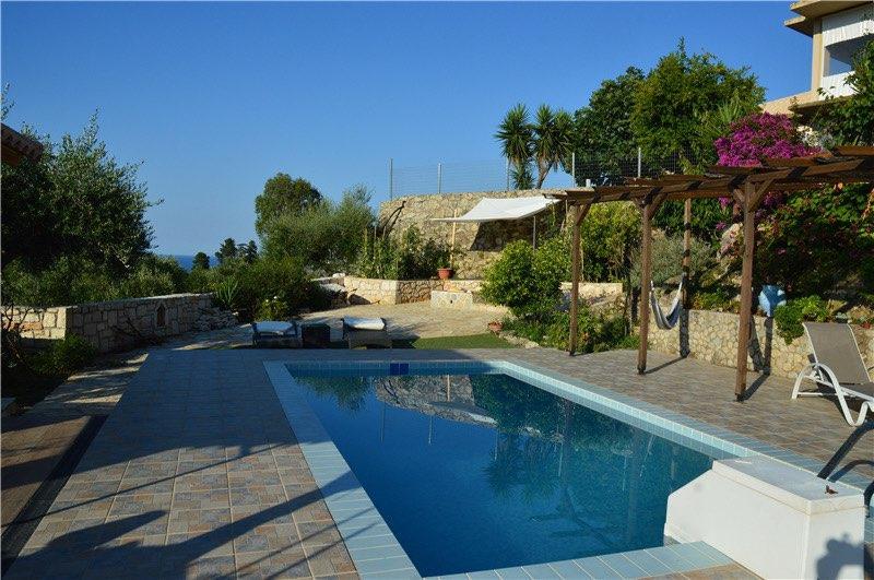 Charming 3 bedroom villa with pool in Kipseli - 2
